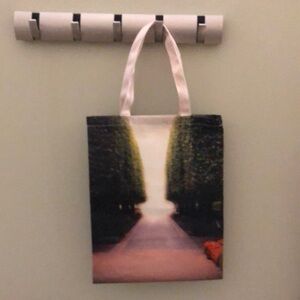 Travel bag with zipper